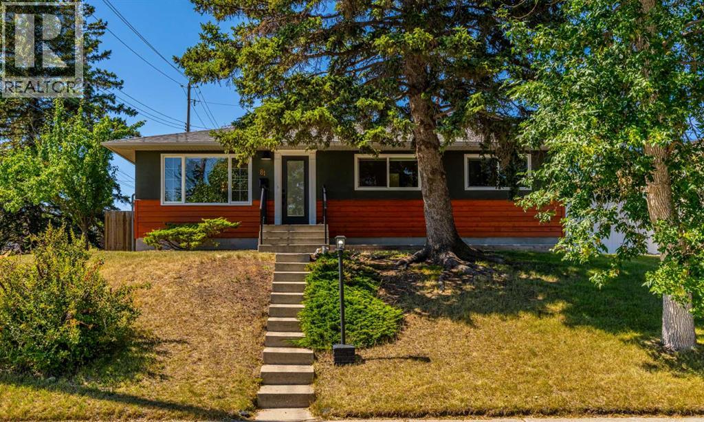 81 White Oak Crescent SW