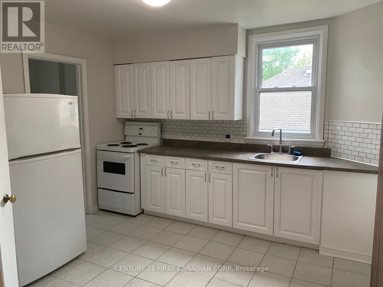 APT 3 - 359 PRINCESS AVENUE