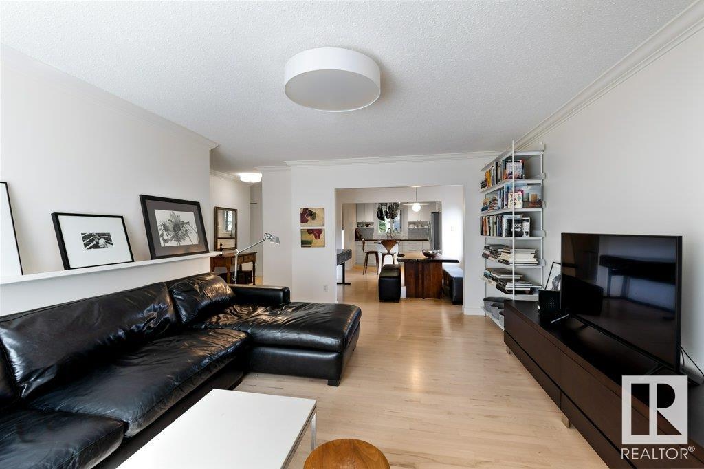 1 LAWRENCE CR