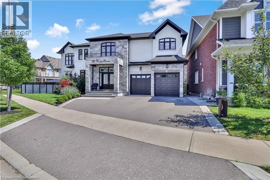 220 MOORLAND Crescent