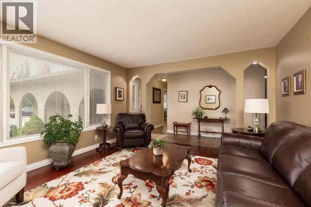 10 Seneca Place W