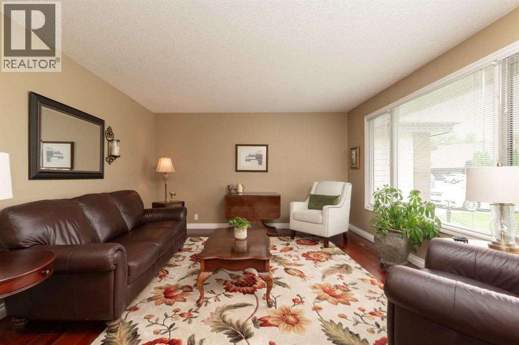 10 Seneca Place W