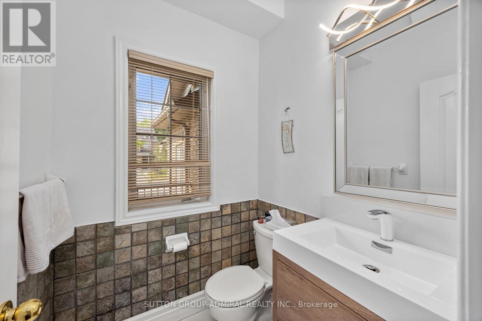 39 ENGLISH OAK DRIVE