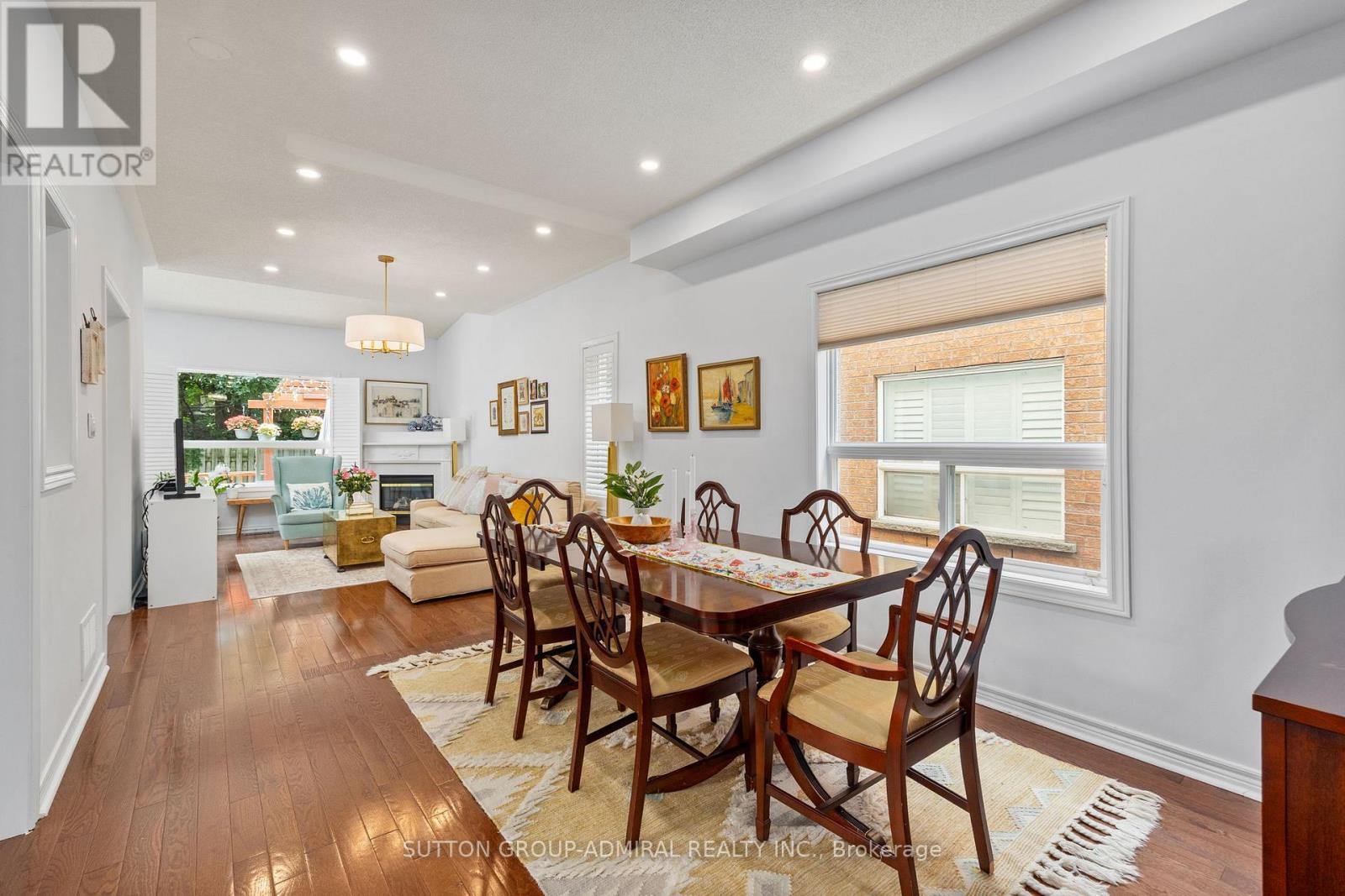 39 ENGLISH OAK DRIVE