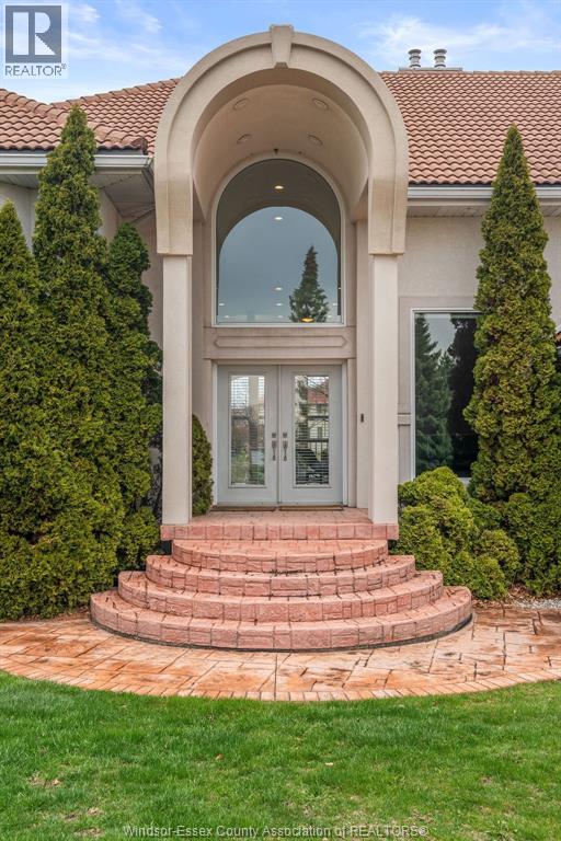 4572 LAKE GRANDE COURT