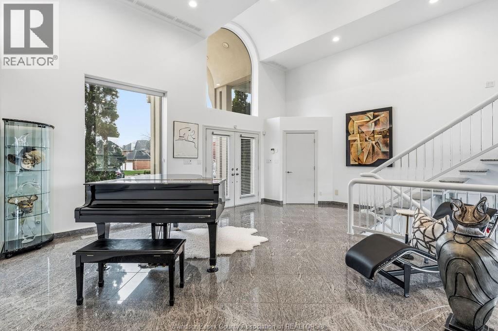 4572 LAKE GRANDE COURT