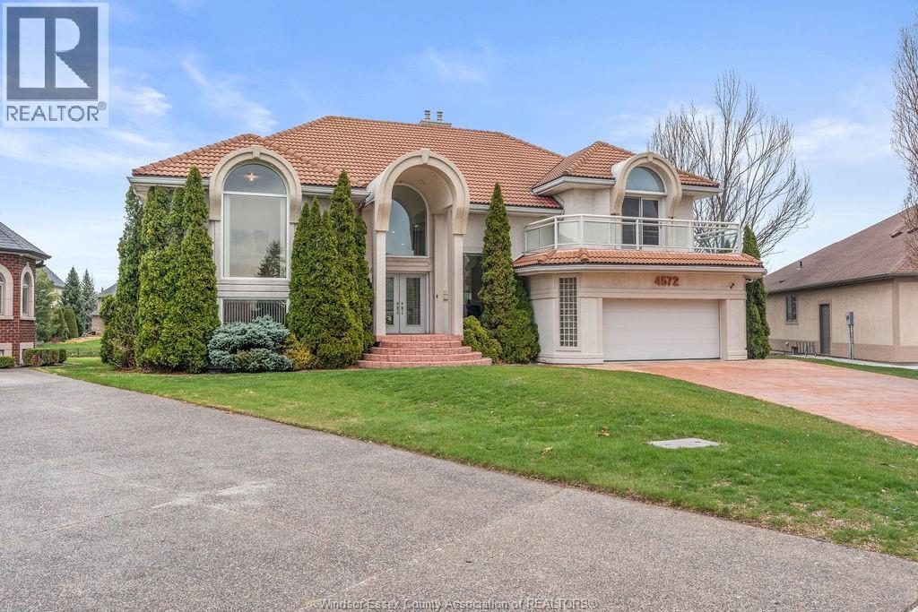 4572 LAKE GRANDE COURT