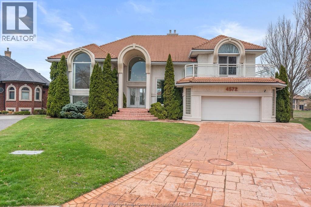 4572 LAKE GRANDE COURT