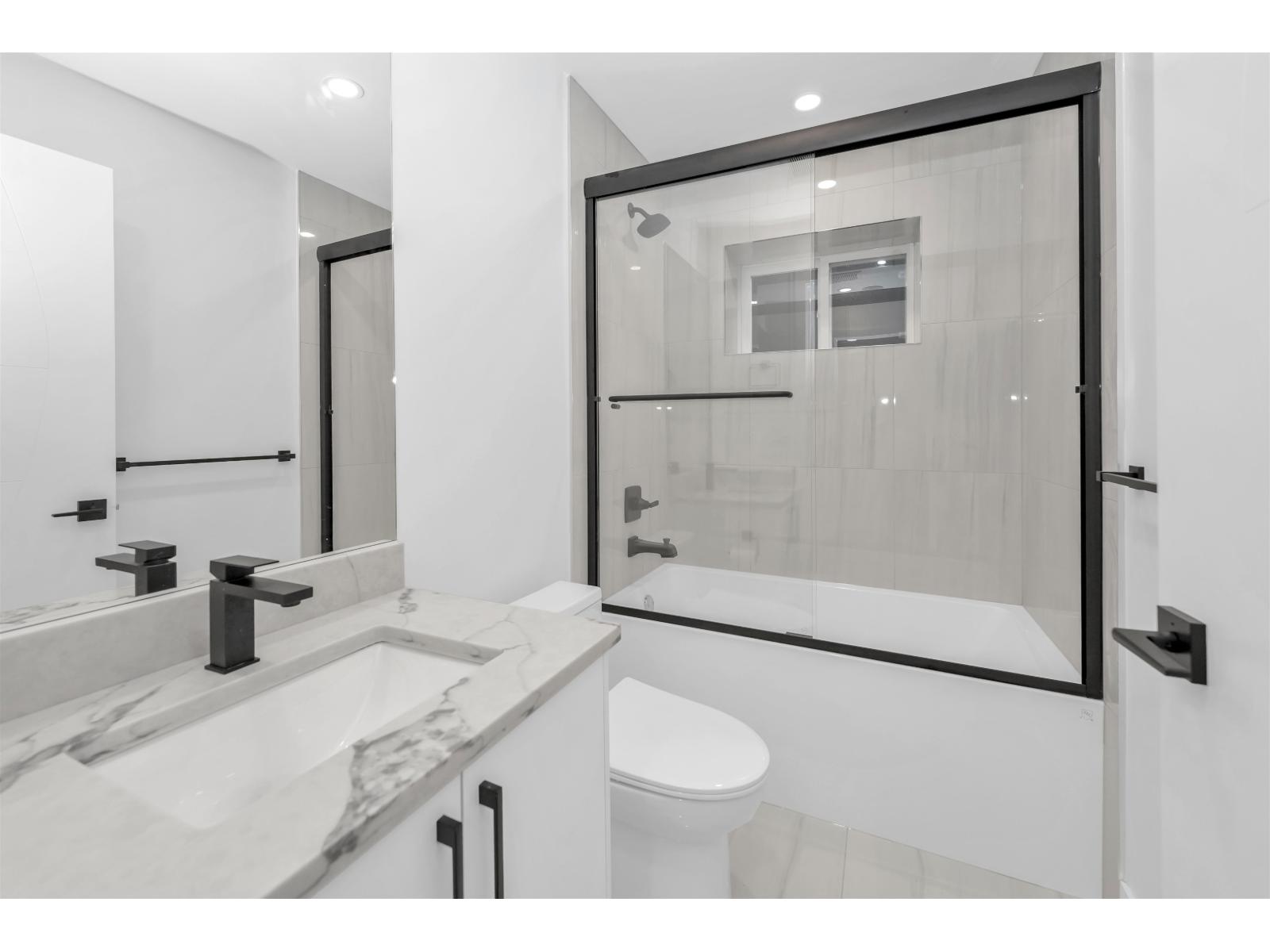 8 2168 VINEWOOD STREET