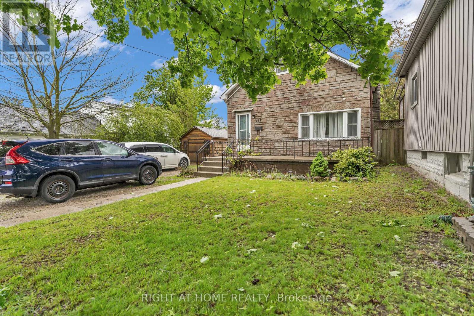 Photo 1 of 25 — 217 GILES STREET, London East (East M), ON N5Z2V9