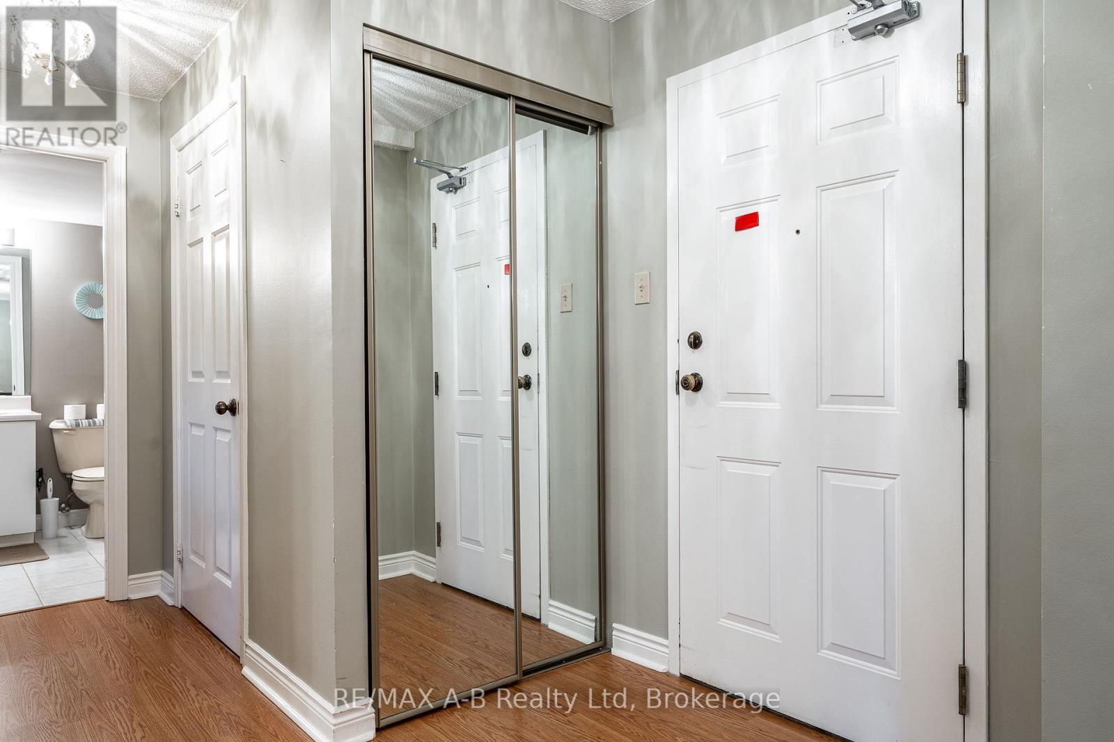 104 - 22 ST. ANDREW STREET N