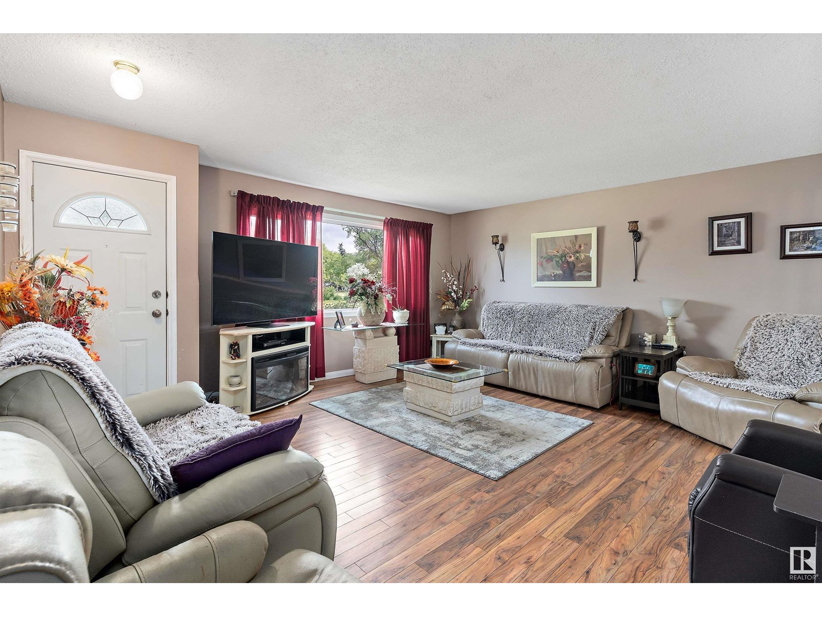 5611 142 AV NW