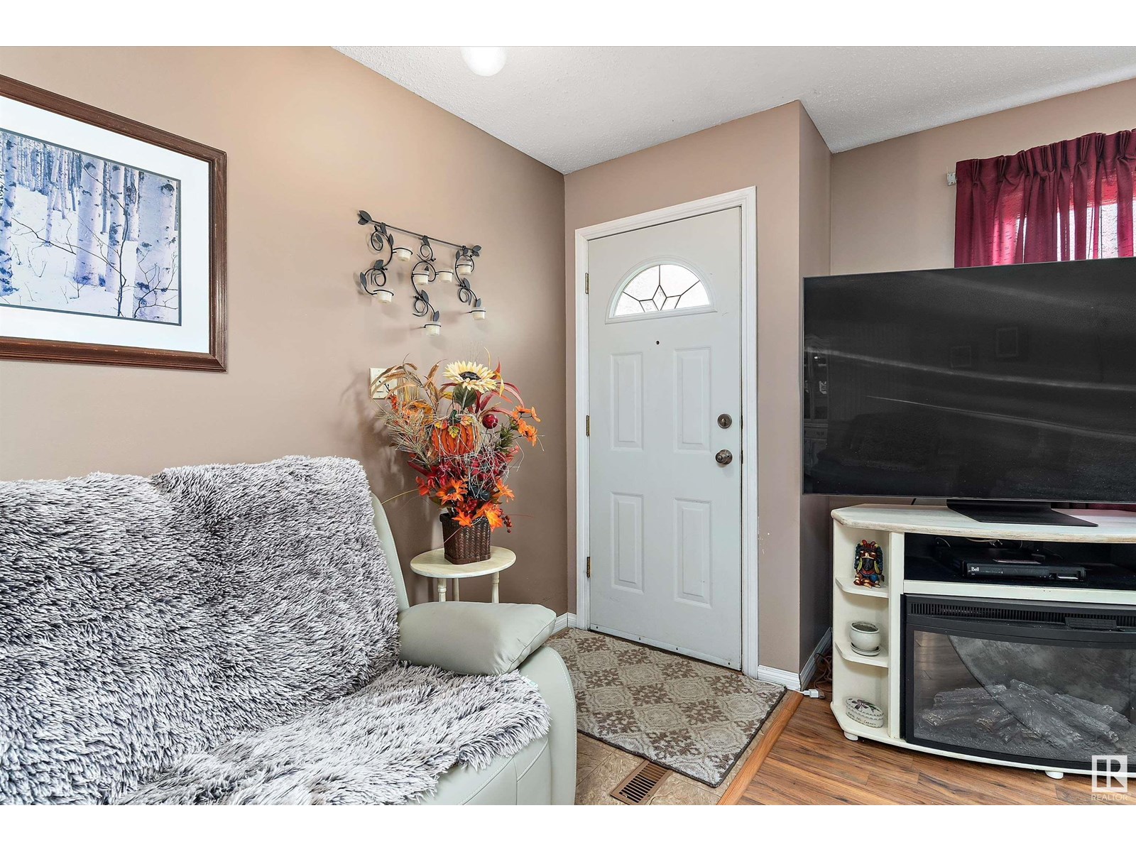 5611 142 AV NW