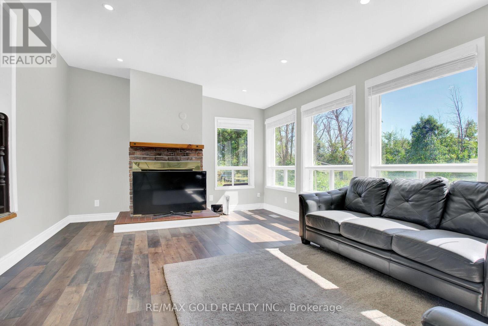 8182 HORNBY ROAD