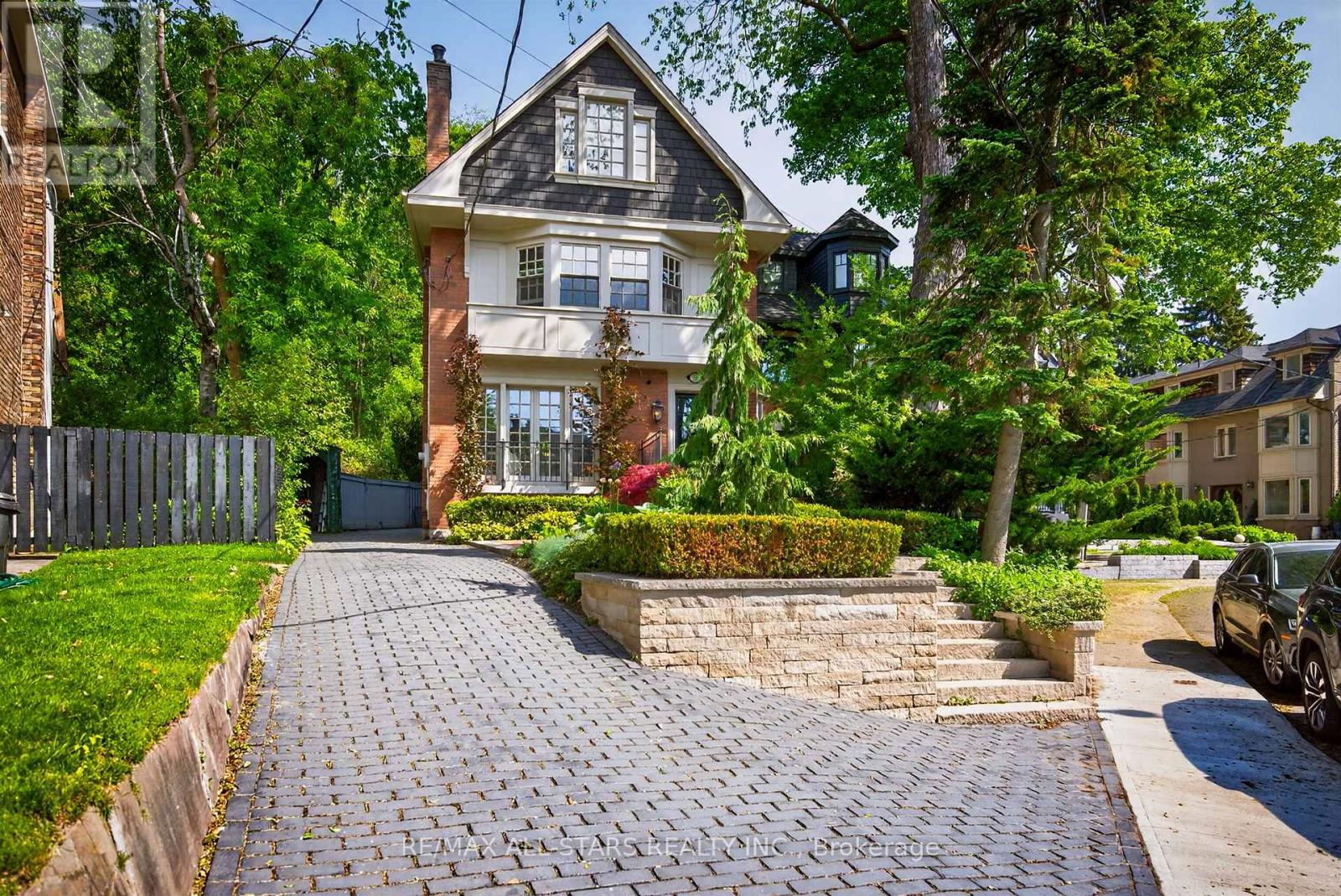 Photo 1 of 50 — 30 EDGEWOOD CRESCENT, Toronto (Rosedale-Moore Park), ON M4W3A9