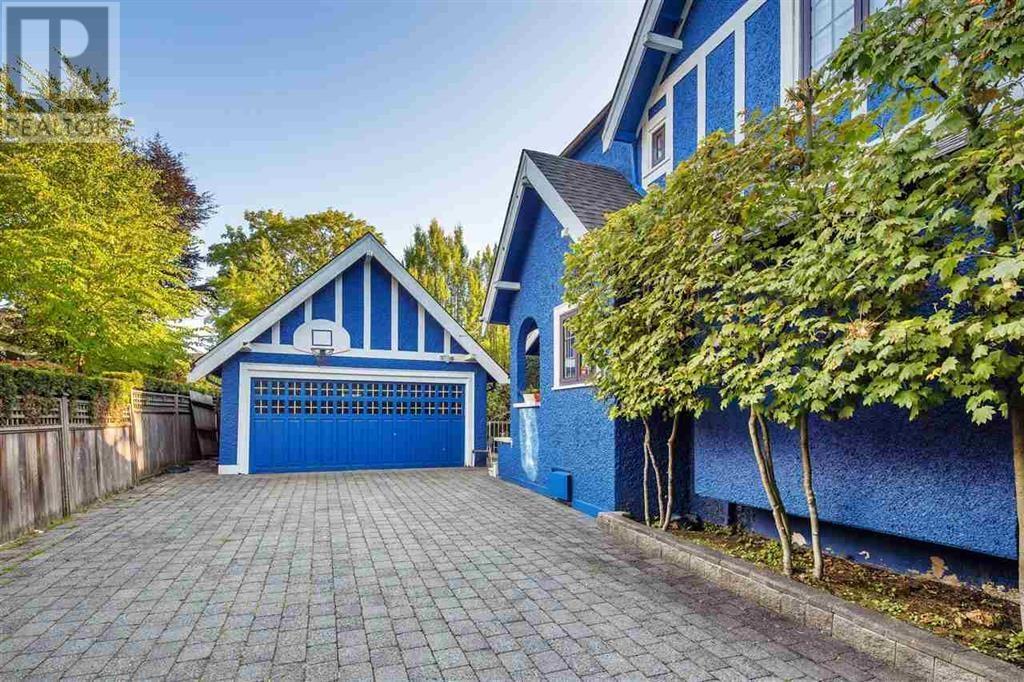 1462 DEVONSHIRE CRESCENT