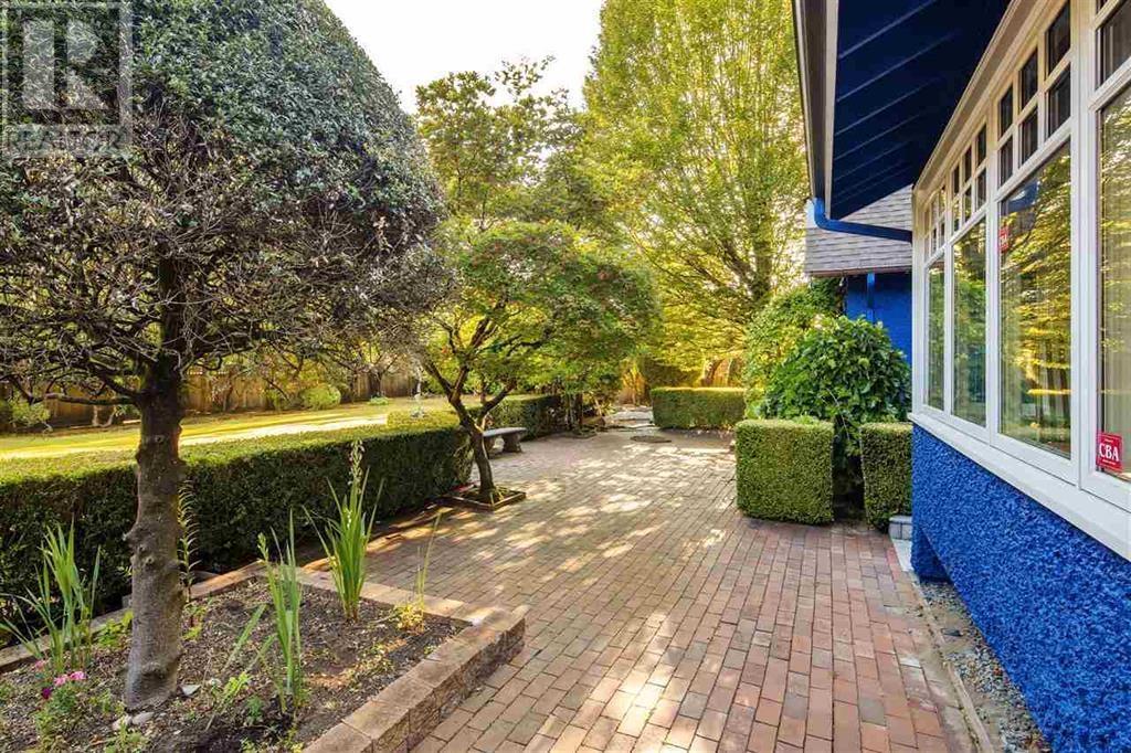 1462 DEVONSHIRE CRESCENT