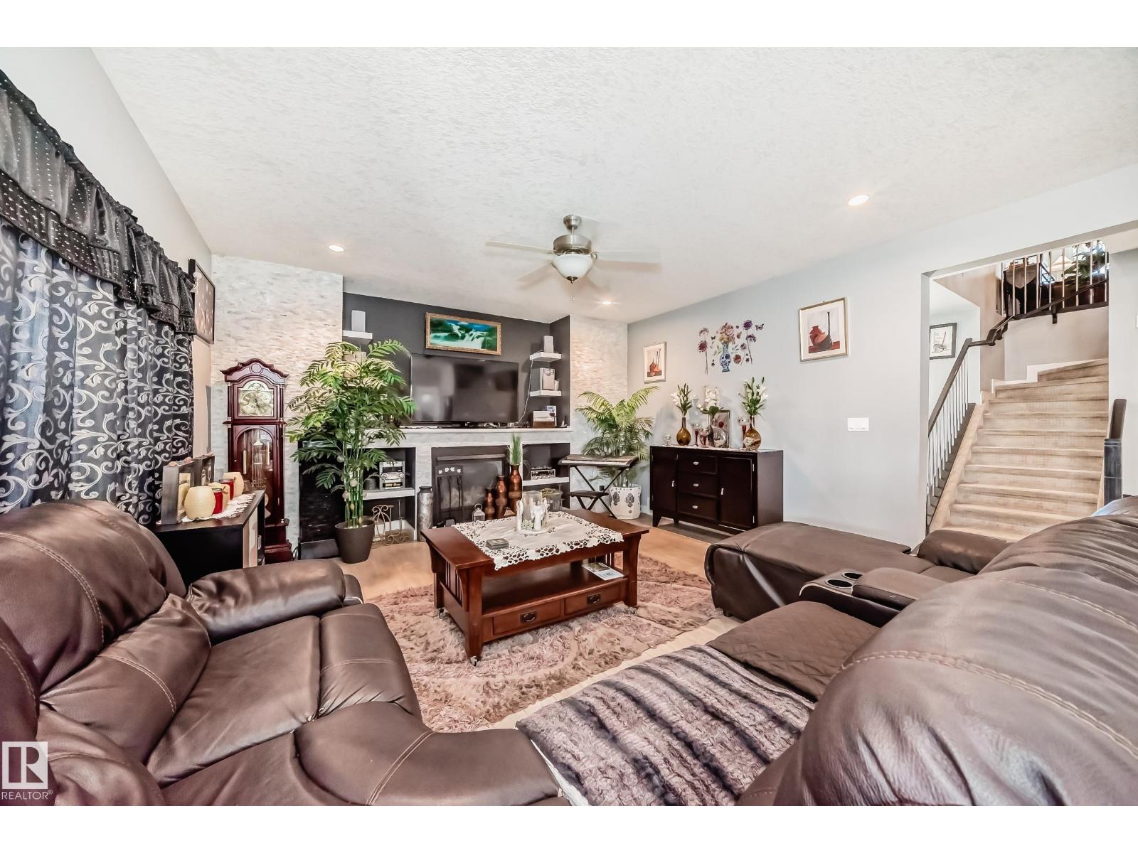 3808 TRIOMPHE BV
