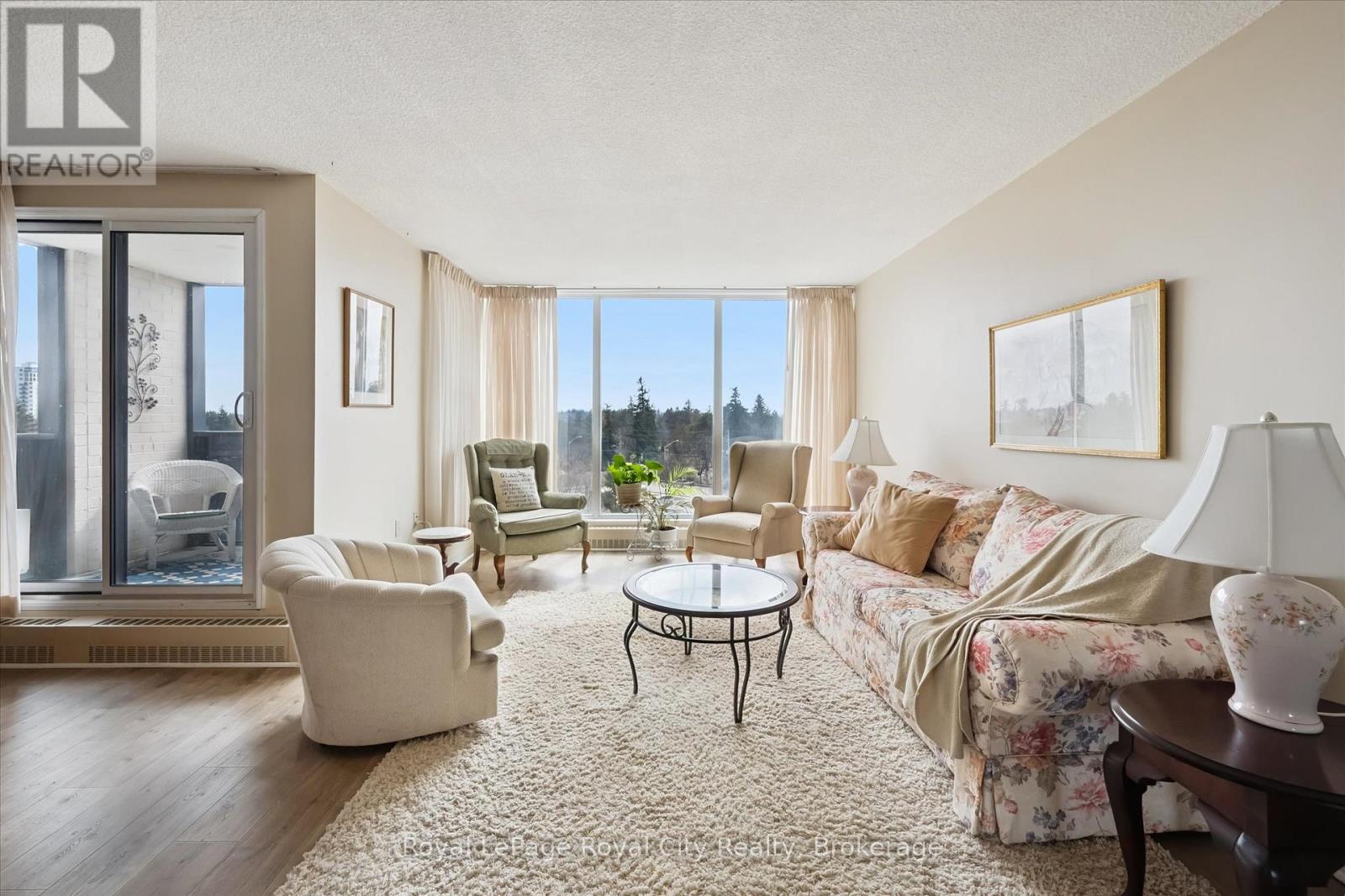 703 - 19 WOODLAWN ROAD E