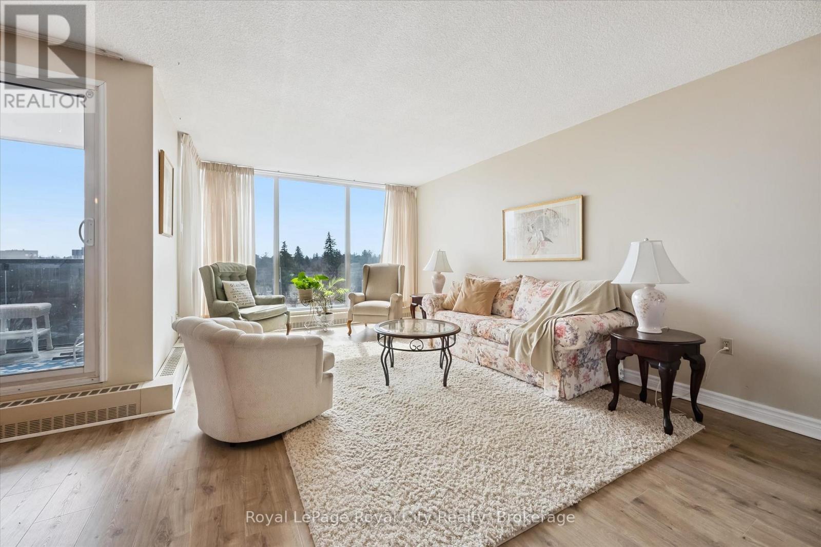 703 - 19 WOODLAWN ROAD E