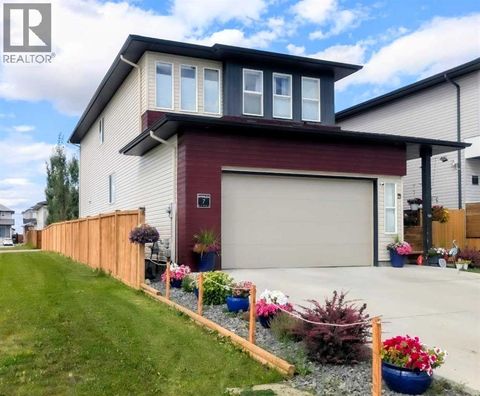 7 Greywolf Road N Lethbridge AB T1H7E8