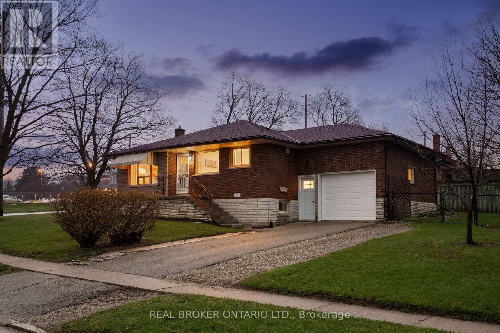 23 KNIGHTSWOOD BOULEVARD