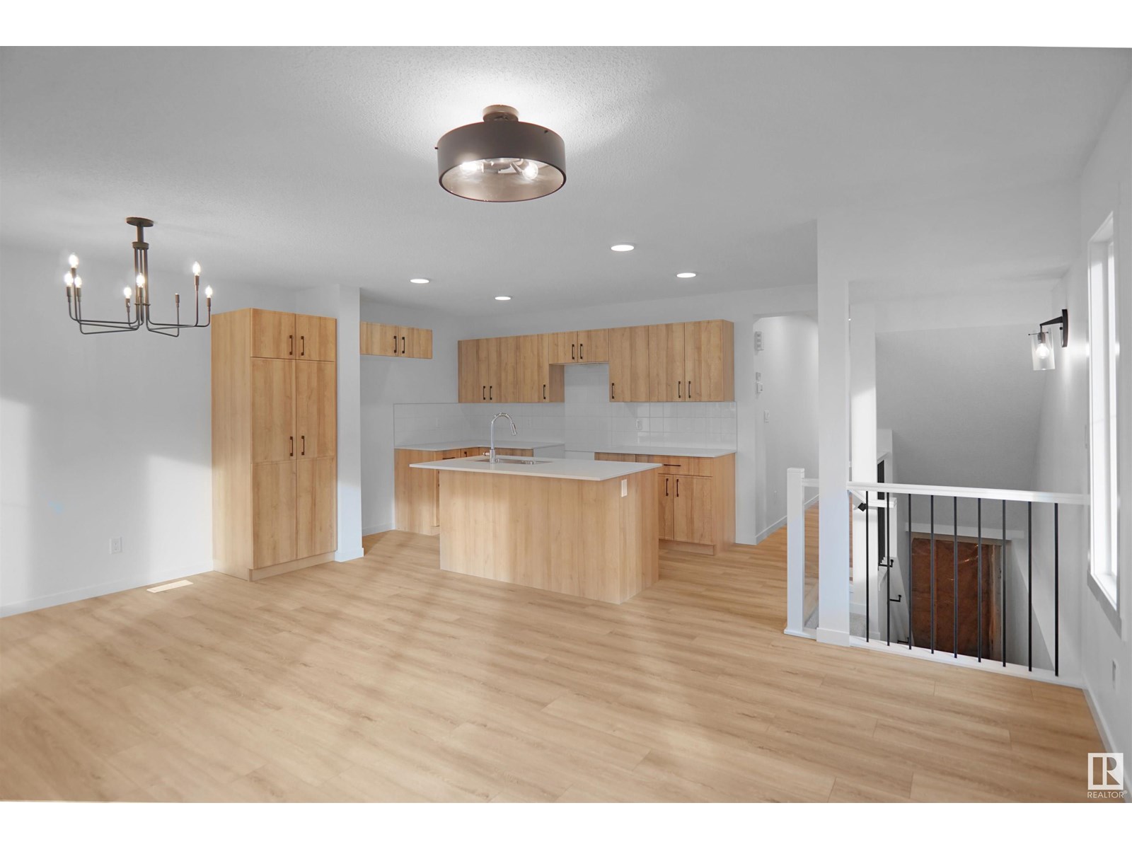 #51 19904 31 AV NW