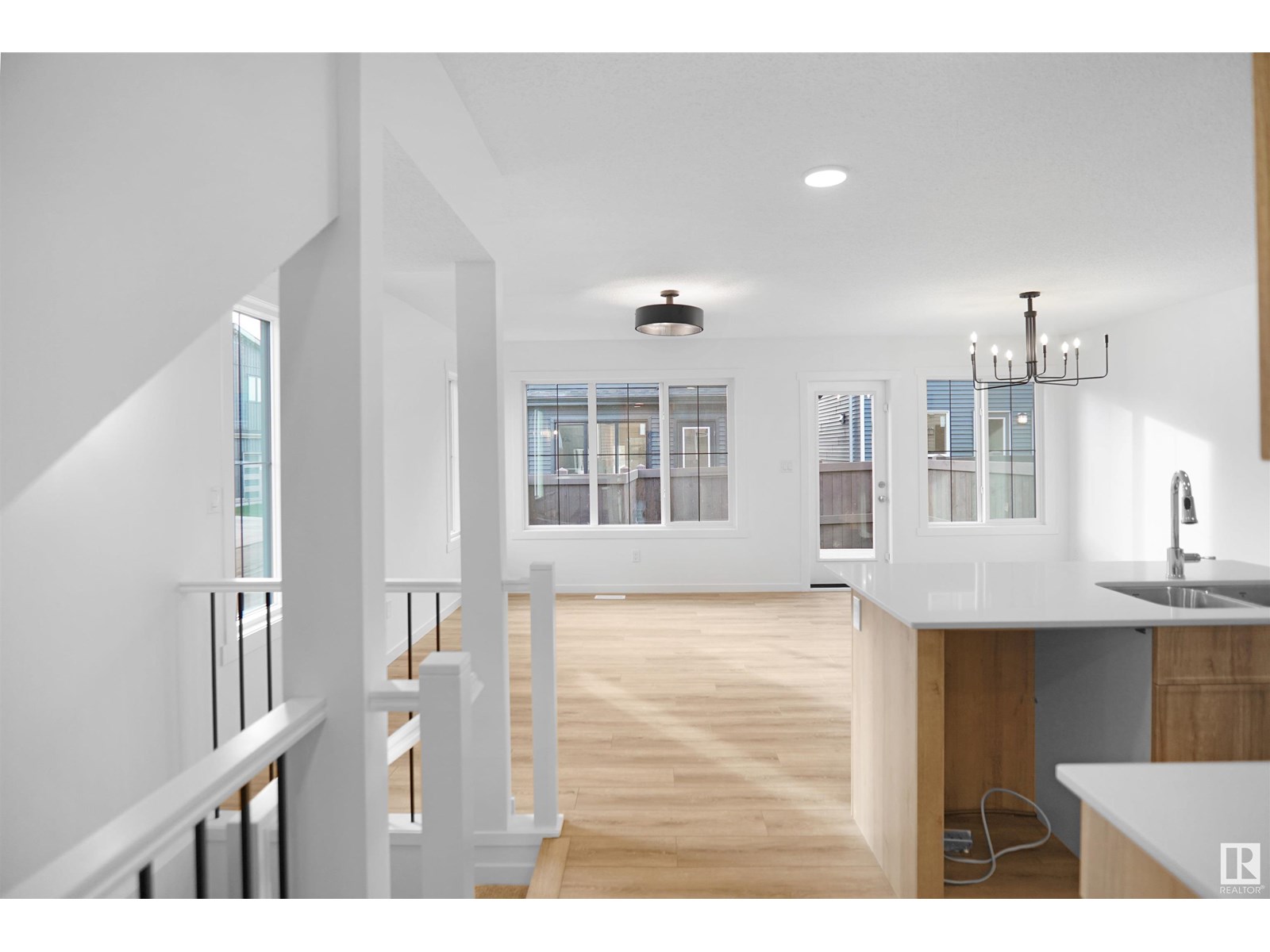 #51 19904 31 AV NW