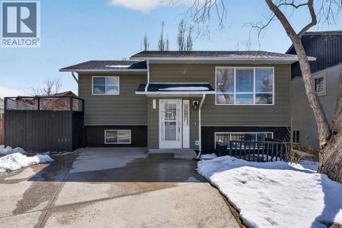 32 Fallingworth Court NE Calgary AB T3J1G4