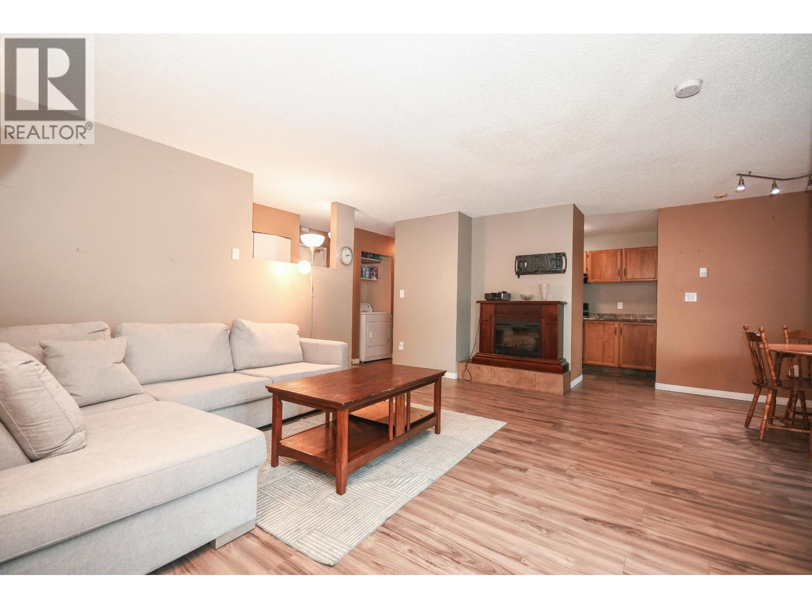 214 3033 OSPIKA BOULEVARD