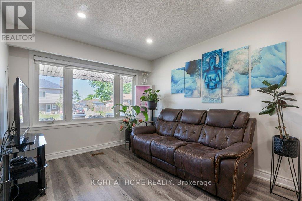 4 FENNIMORE CRESCENT