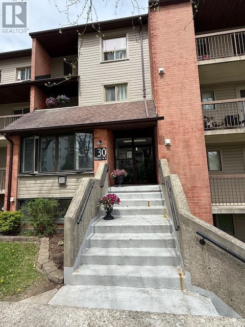111 - 30 HICKORY STREET E