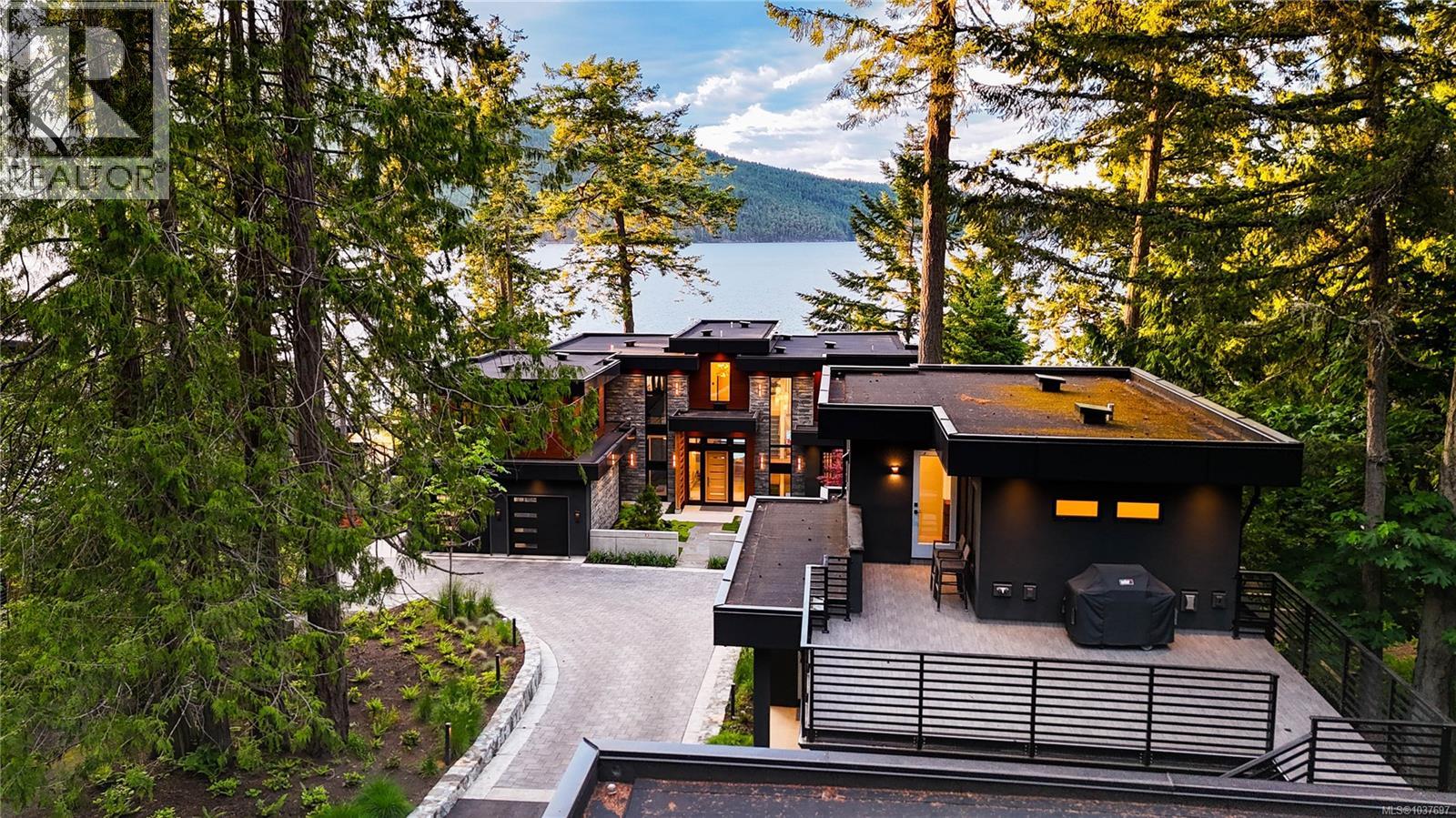848 Lands End Rd