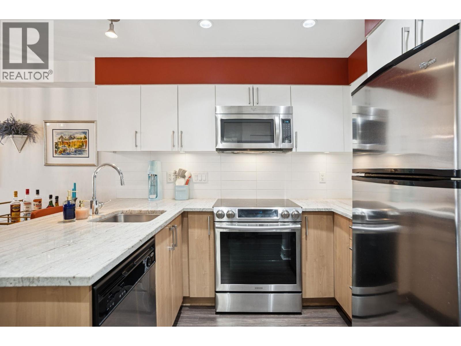 316 55 EIGHTH AVENUE