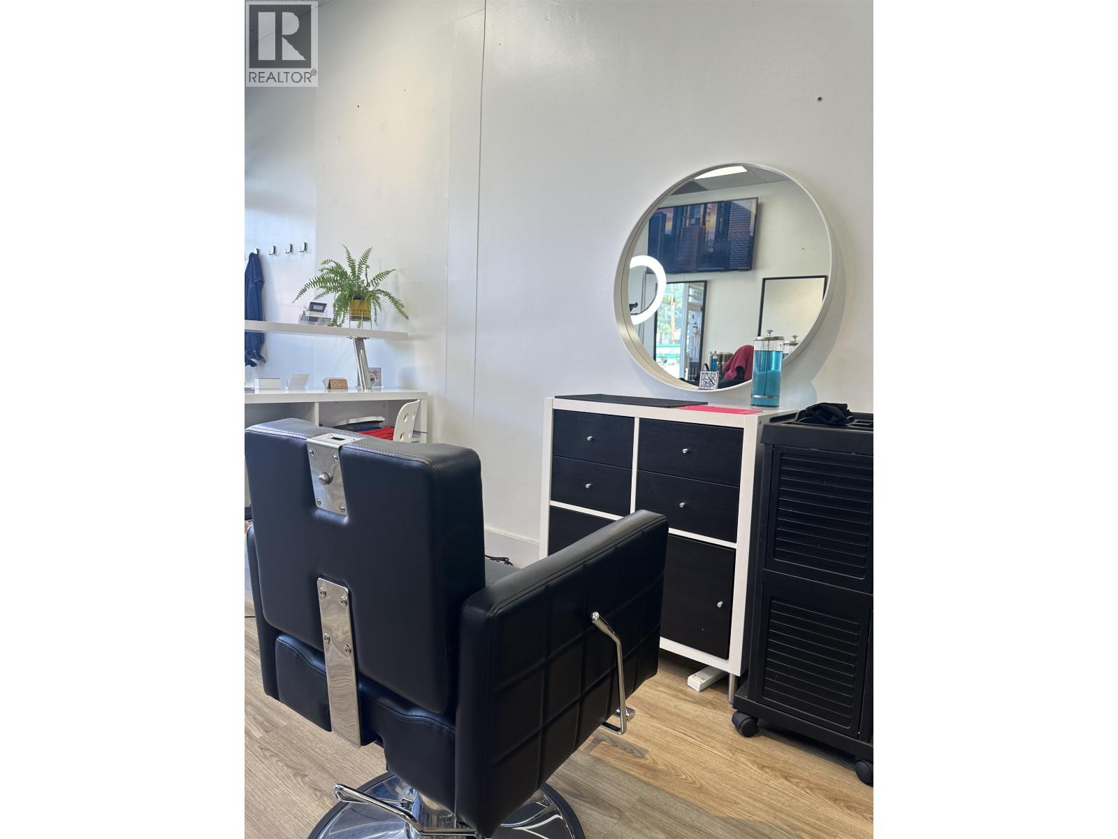122 W BROADWAY