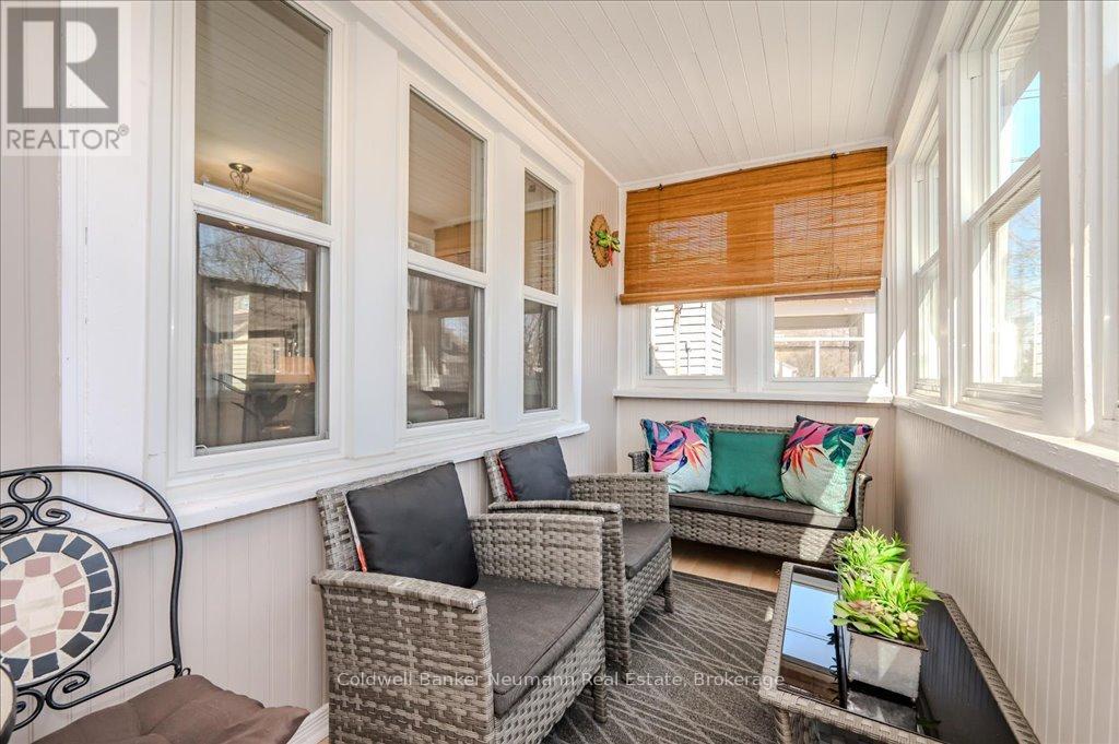 22 SIMCOE STREET