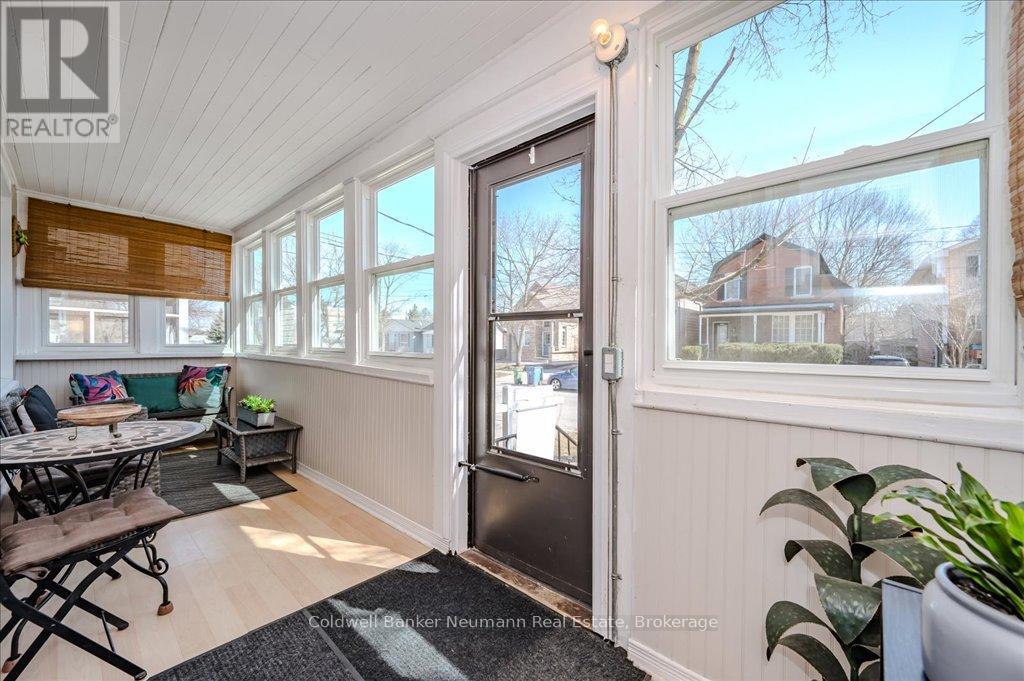 22 SIMCOE STREET