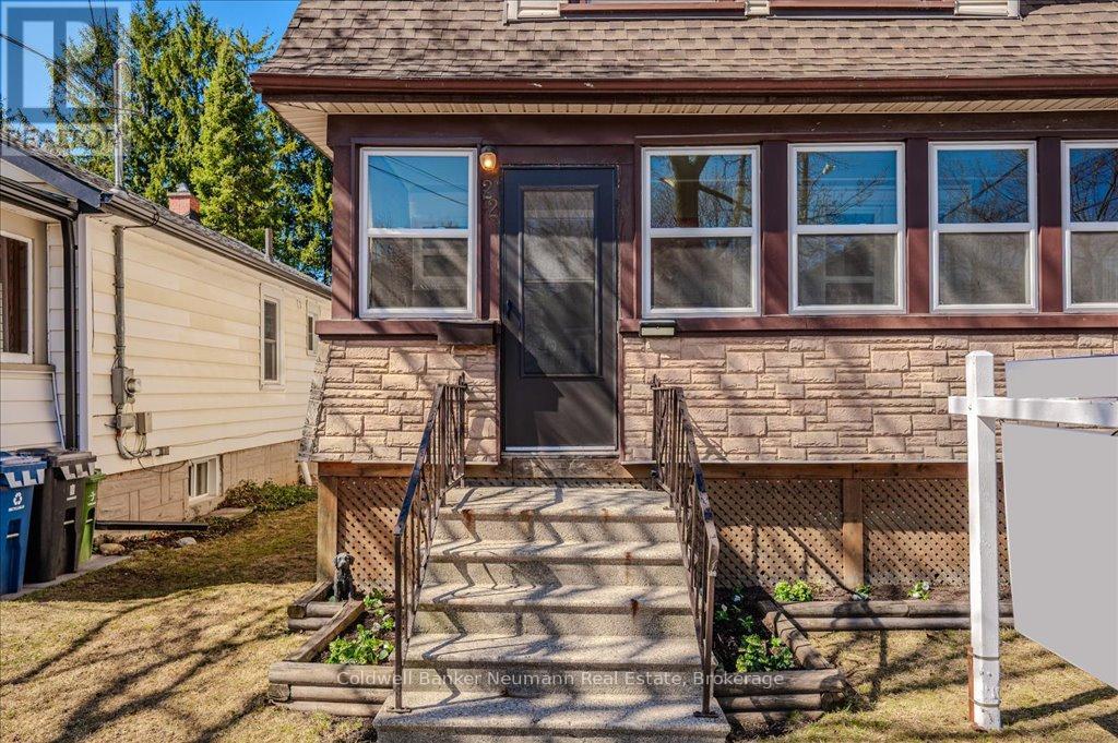 22 SIMCOE STREET