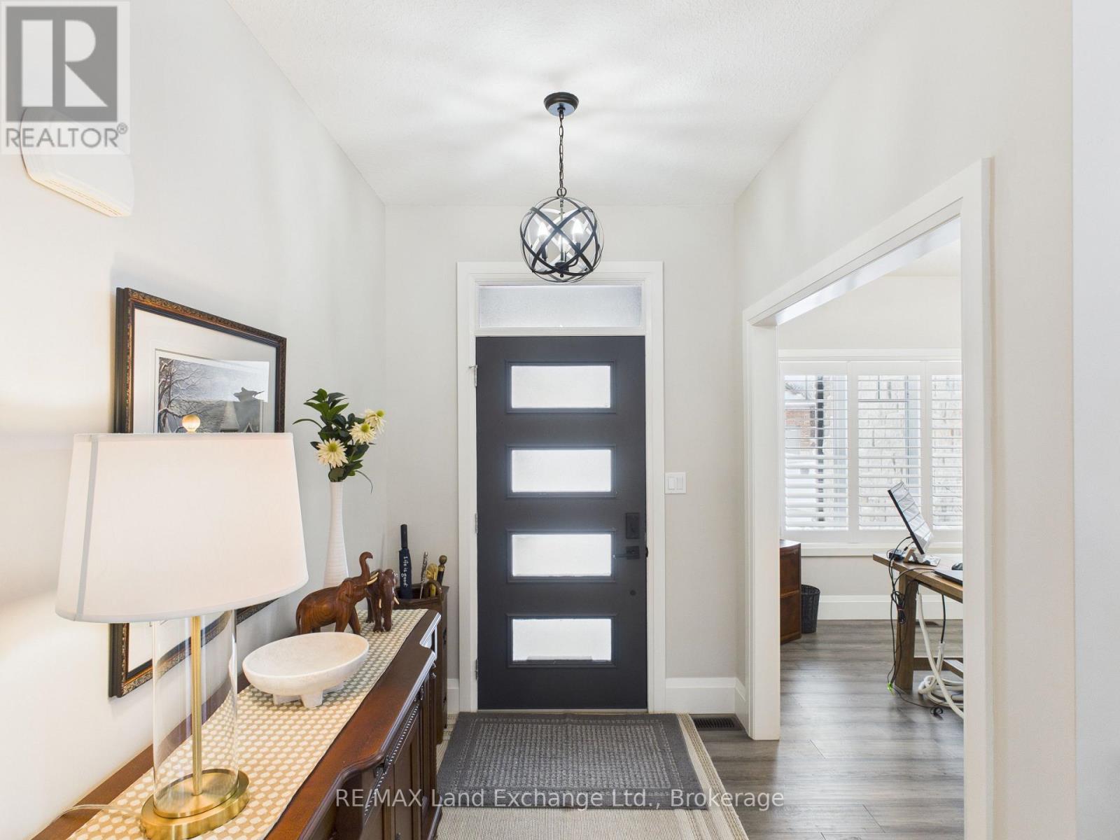 405 MCCULLOUGH CRESCENT