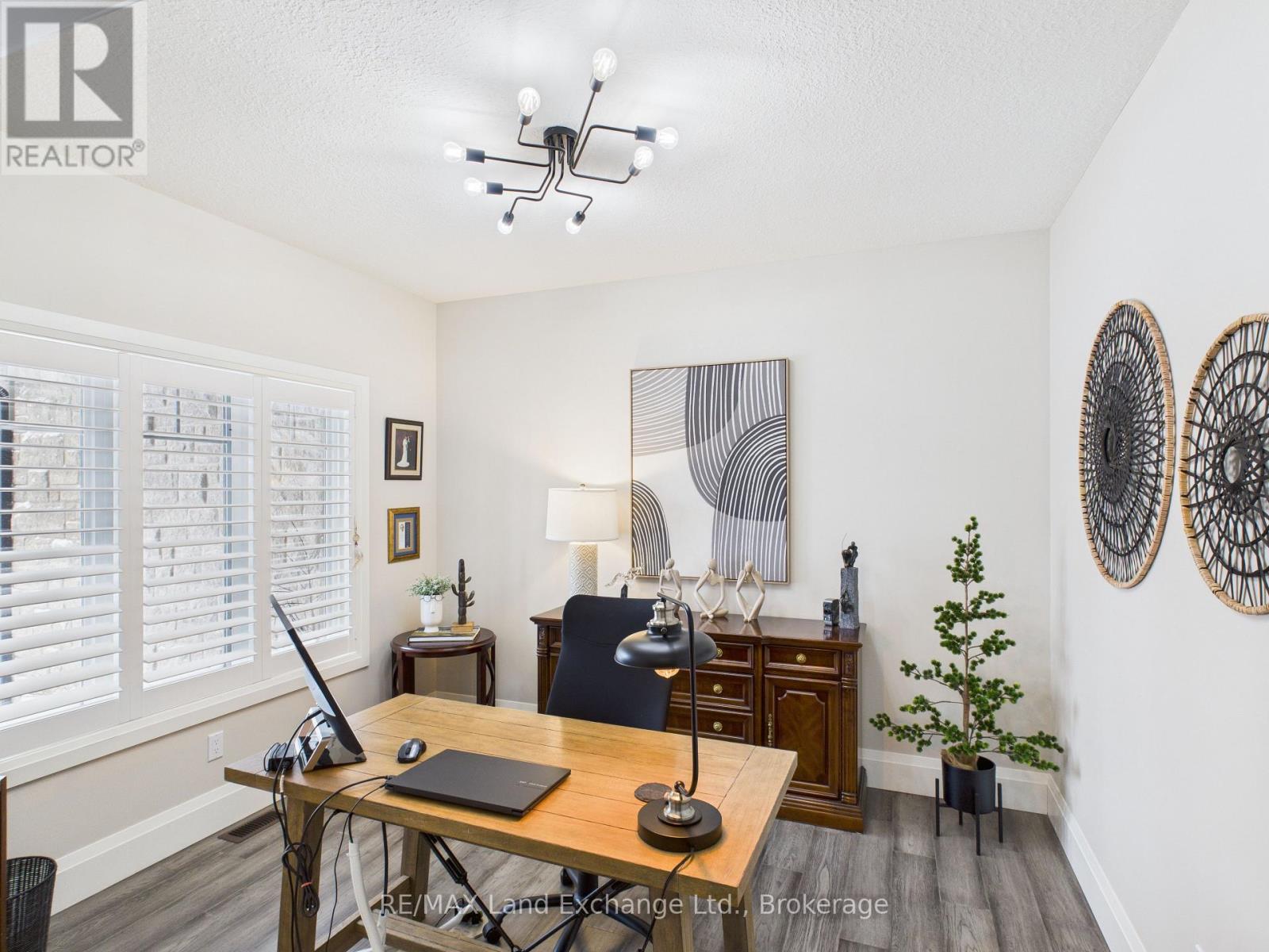 405 MCCULLOUGH CRESCENT