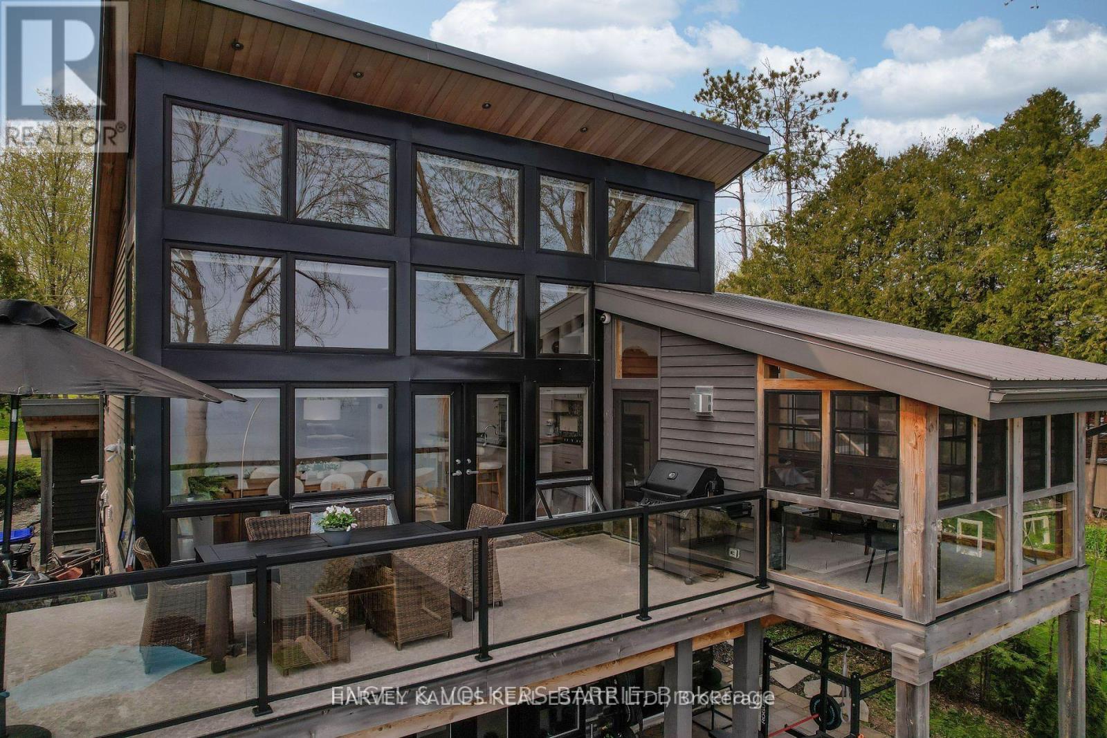 2369 LAKESHORE ROAD E