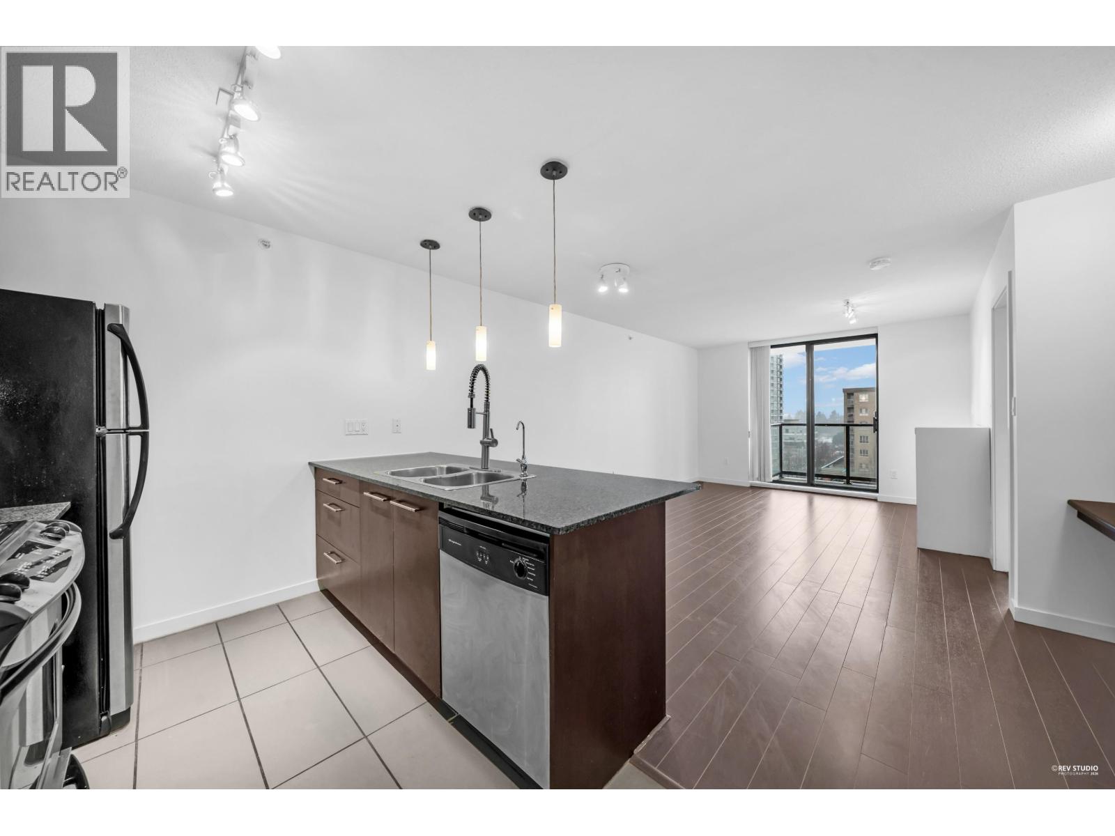 1008 2979 GLEN DRIVE