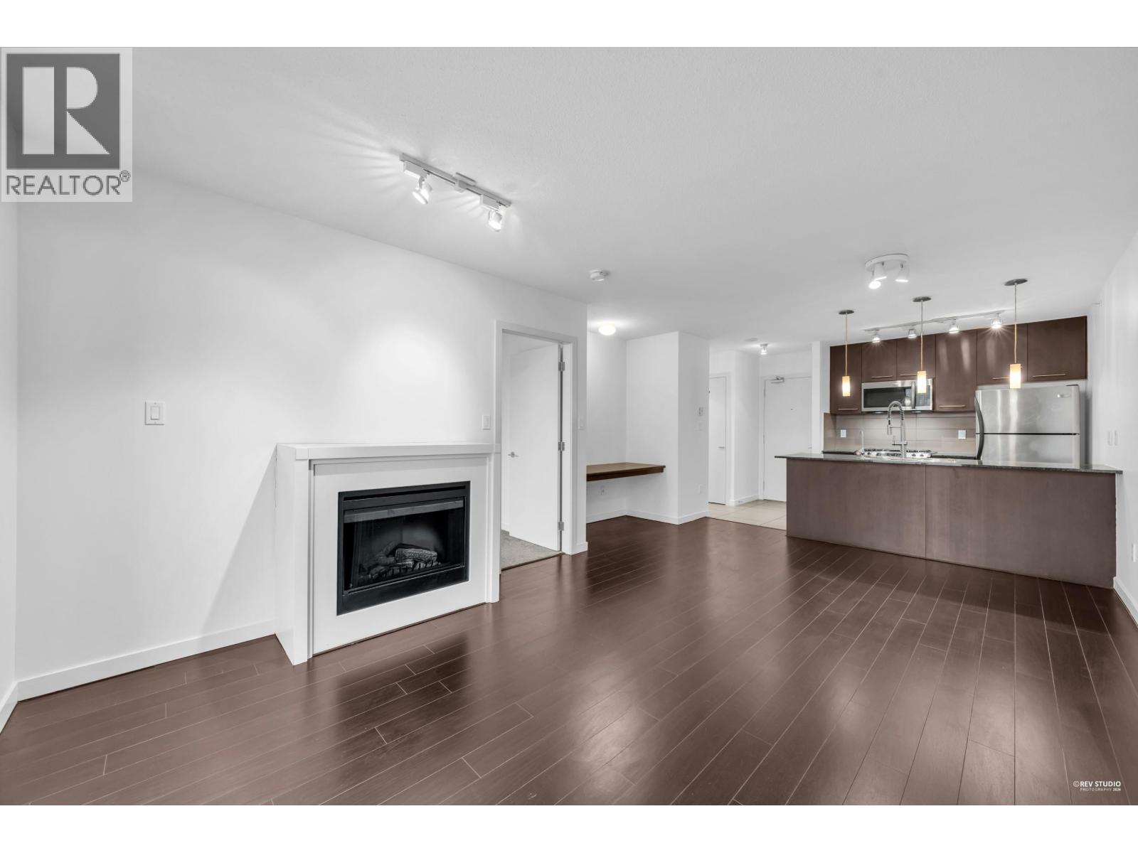 1008 2979 GLEN DRIVE