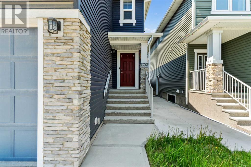 135 Redstone Heights NE