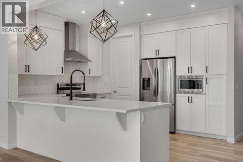 20 Rowley Common NW Calgary AB T3L0H8