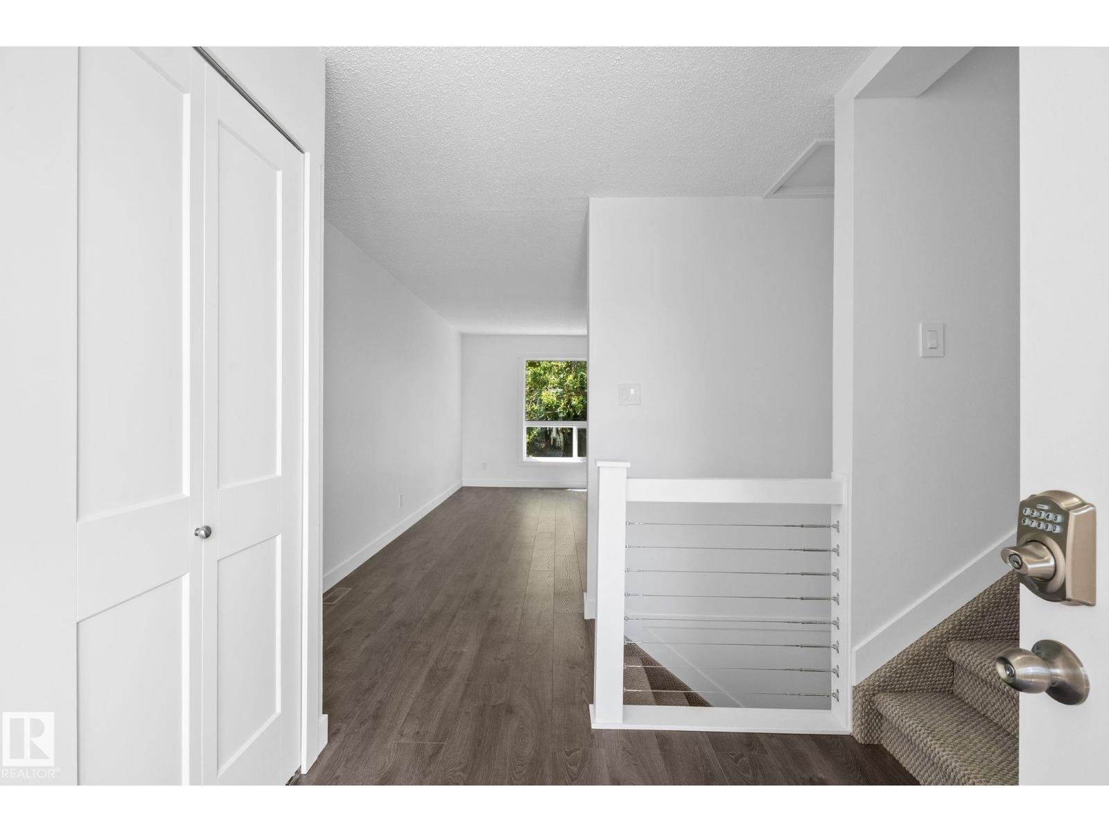 2832 135 AV NW