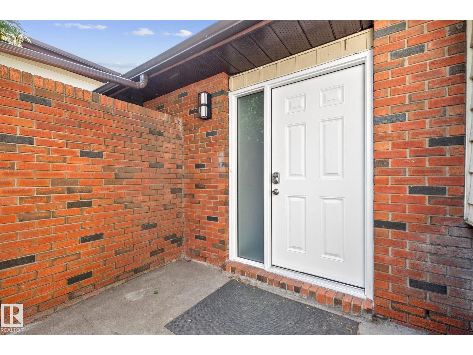 2832 135 AV NW