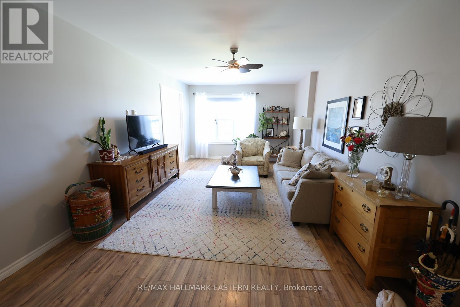 6 - 122 HOMEWOOD AVENUE