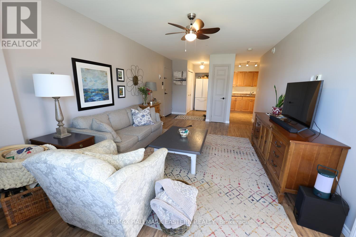 6 - 122 HOMEWOOD AVENUE