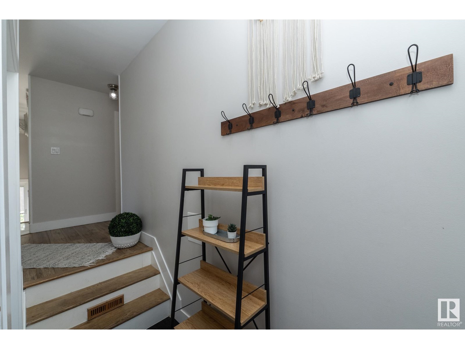 3511 33 AV NW